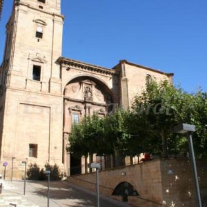 La bonita iglesia parroquial en Navarrete, La Rioja